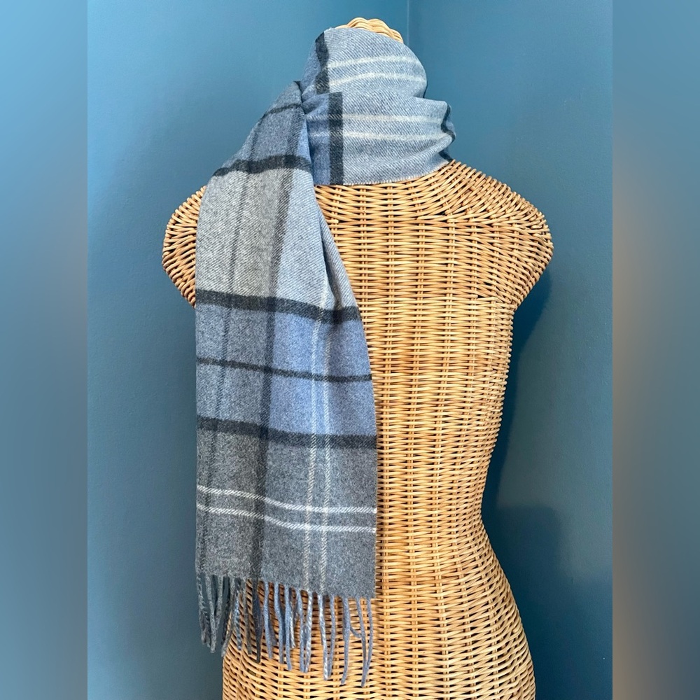 Jos. A. Bank Cashmere Men’s Scarf Plaid Fringe 12 x 66 Blue Gray.